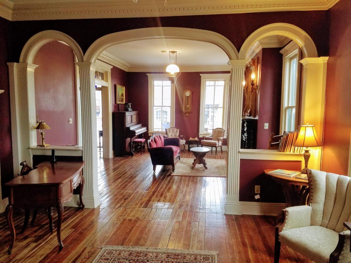 Hotel Iron Horse Blackwater