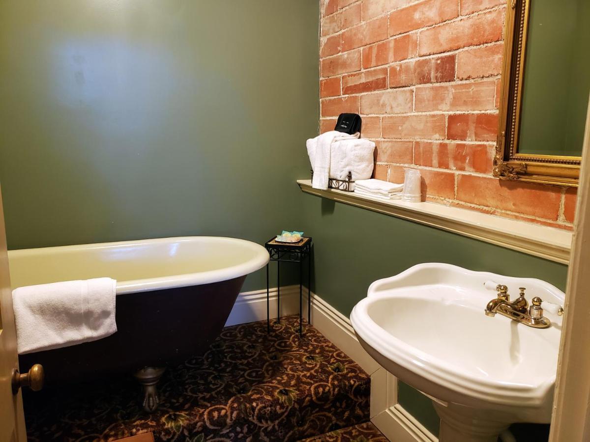 Iron Horse Hotel