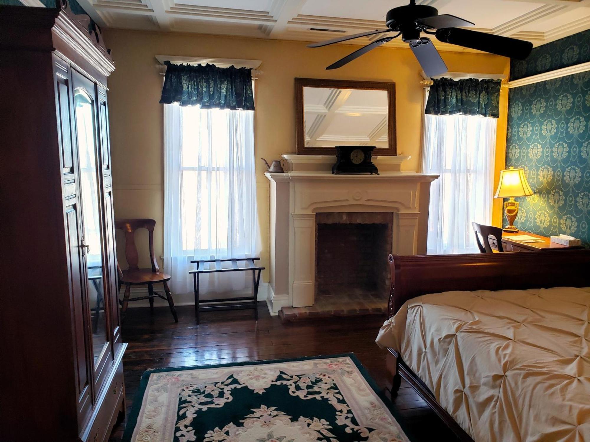 Iron Horse Hotel *