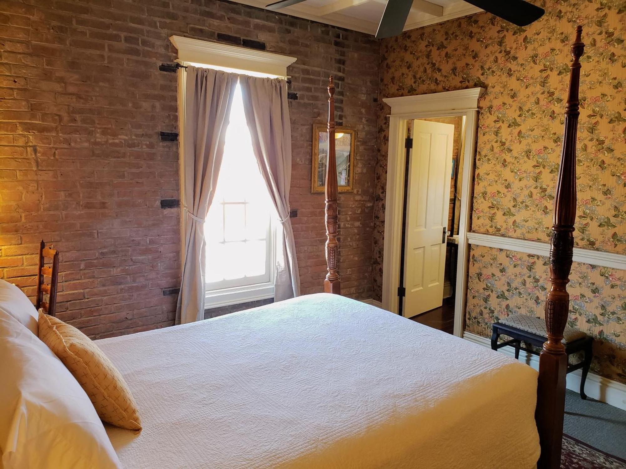 Hotel Iron Horse Blackwater