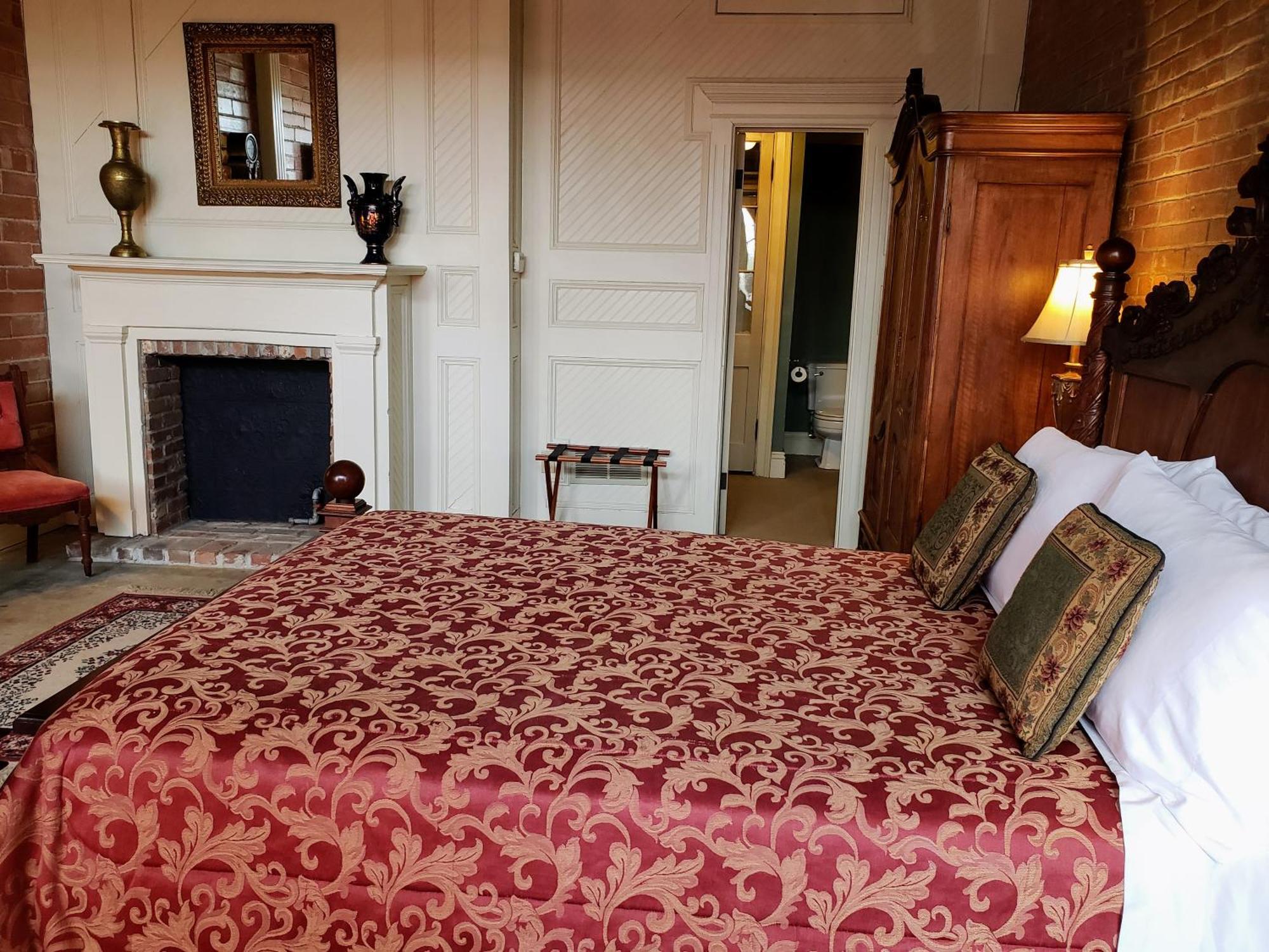 Iron Horse Hotel