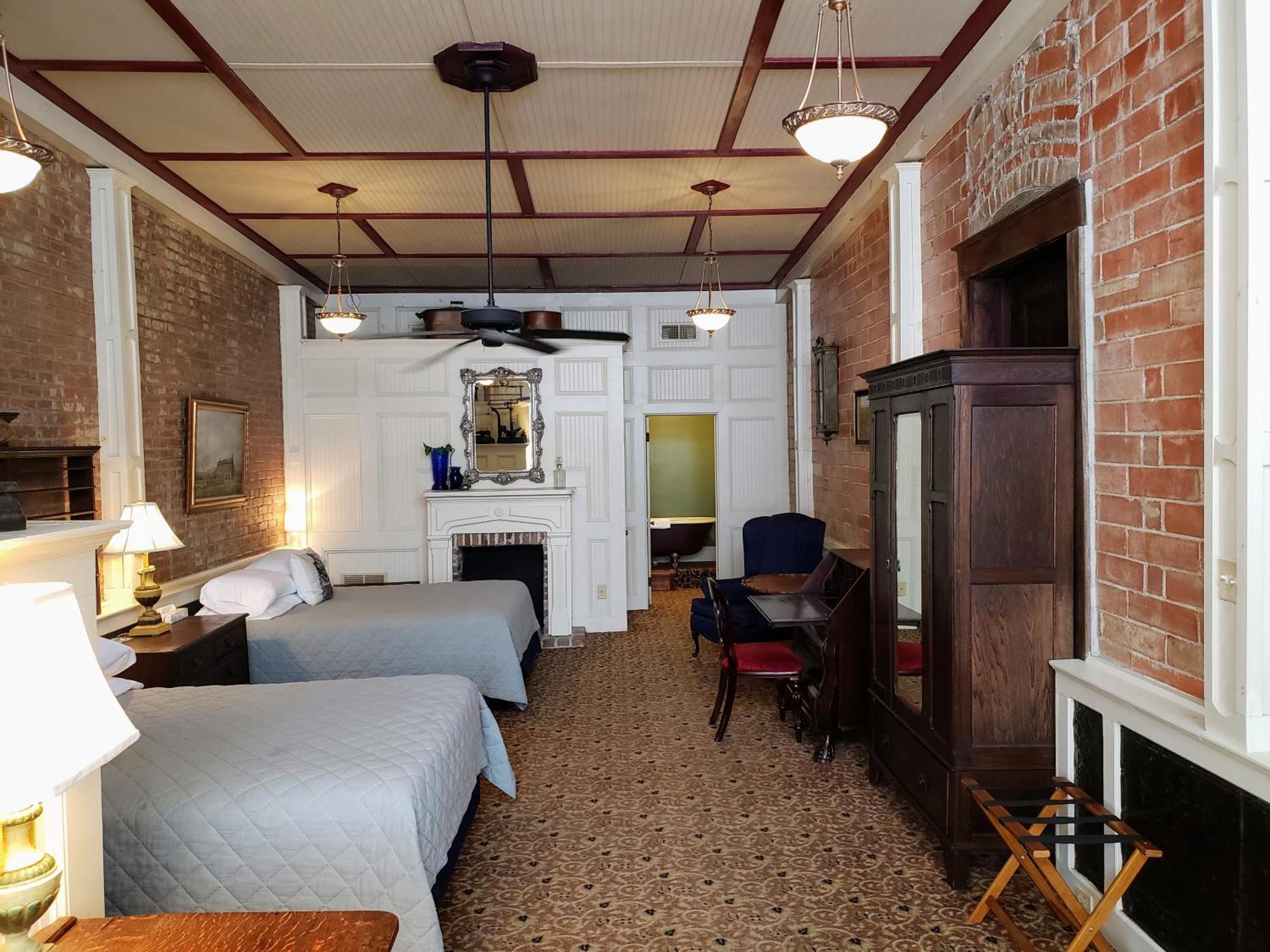 Iron Horse Hotel *